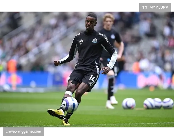 伊萨克替补13分钟闪击后伤退，利物浦亿元前锋高光短暂